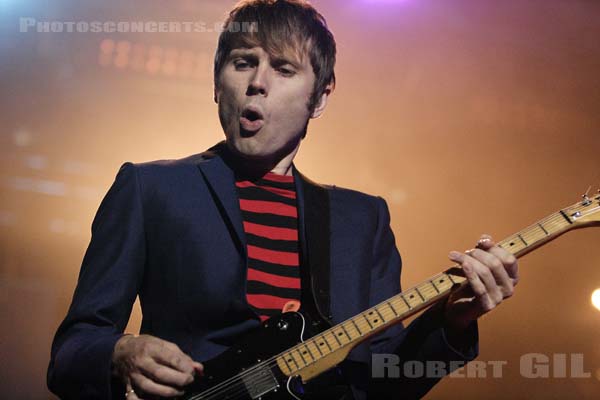 FRANZ FERDINAND - 2005-08-26 - SAINT CLOUD - Domaine National - Grande Scene - 